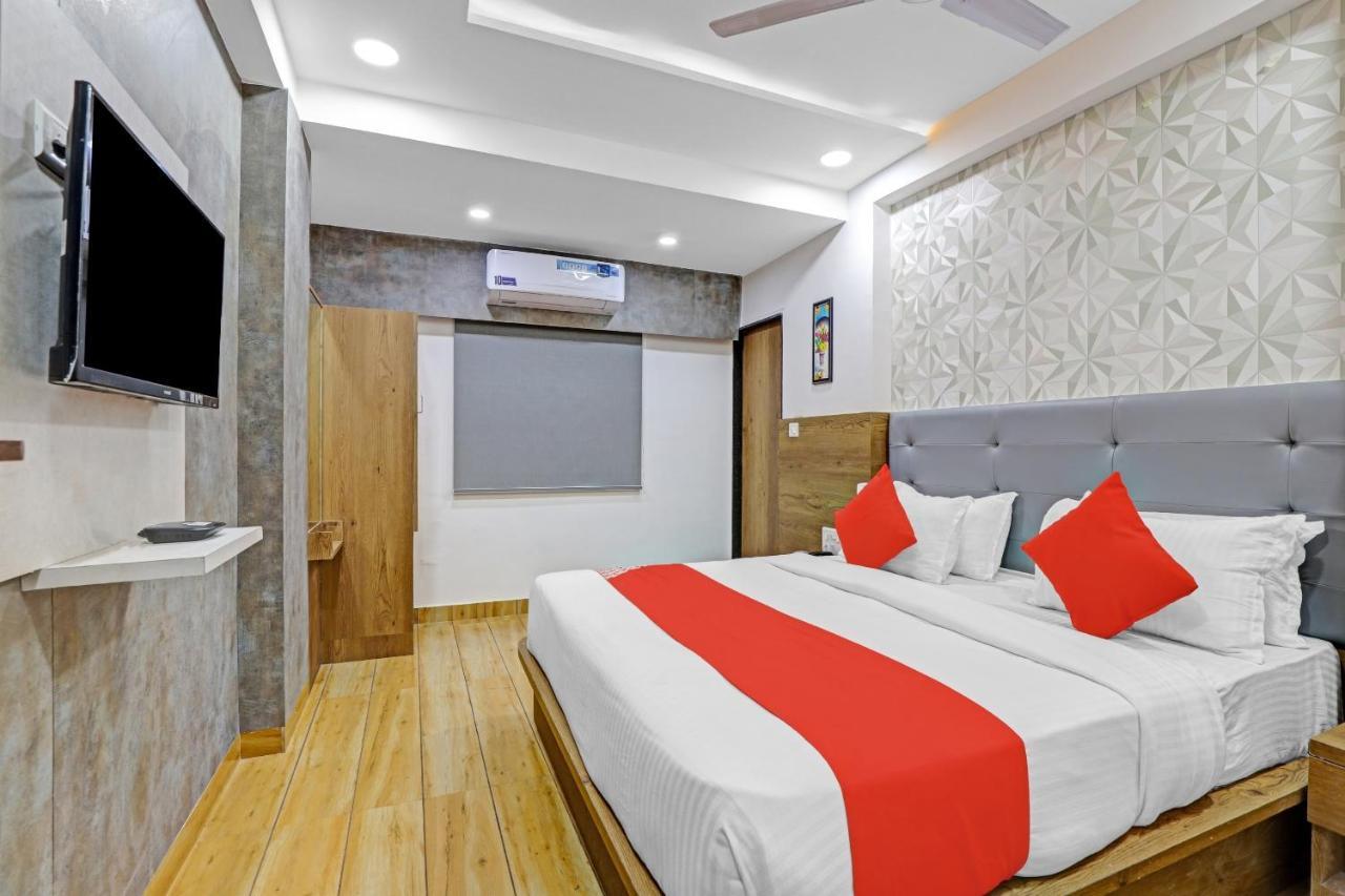 Hotel O R S Palace 阿穆达巴 外观 照片