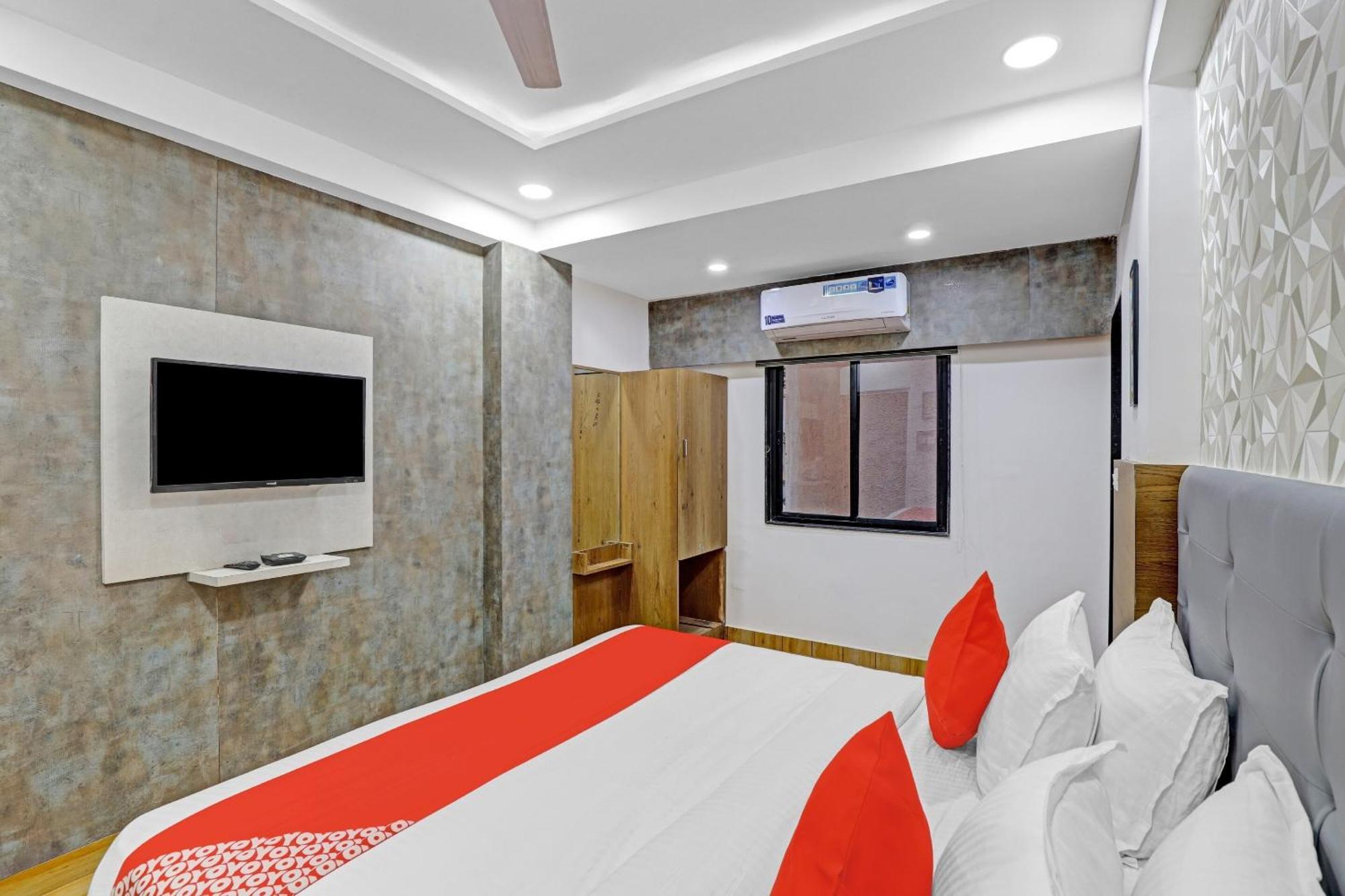 Hotel O R S Palace 阿穆达巴 外观 照片
